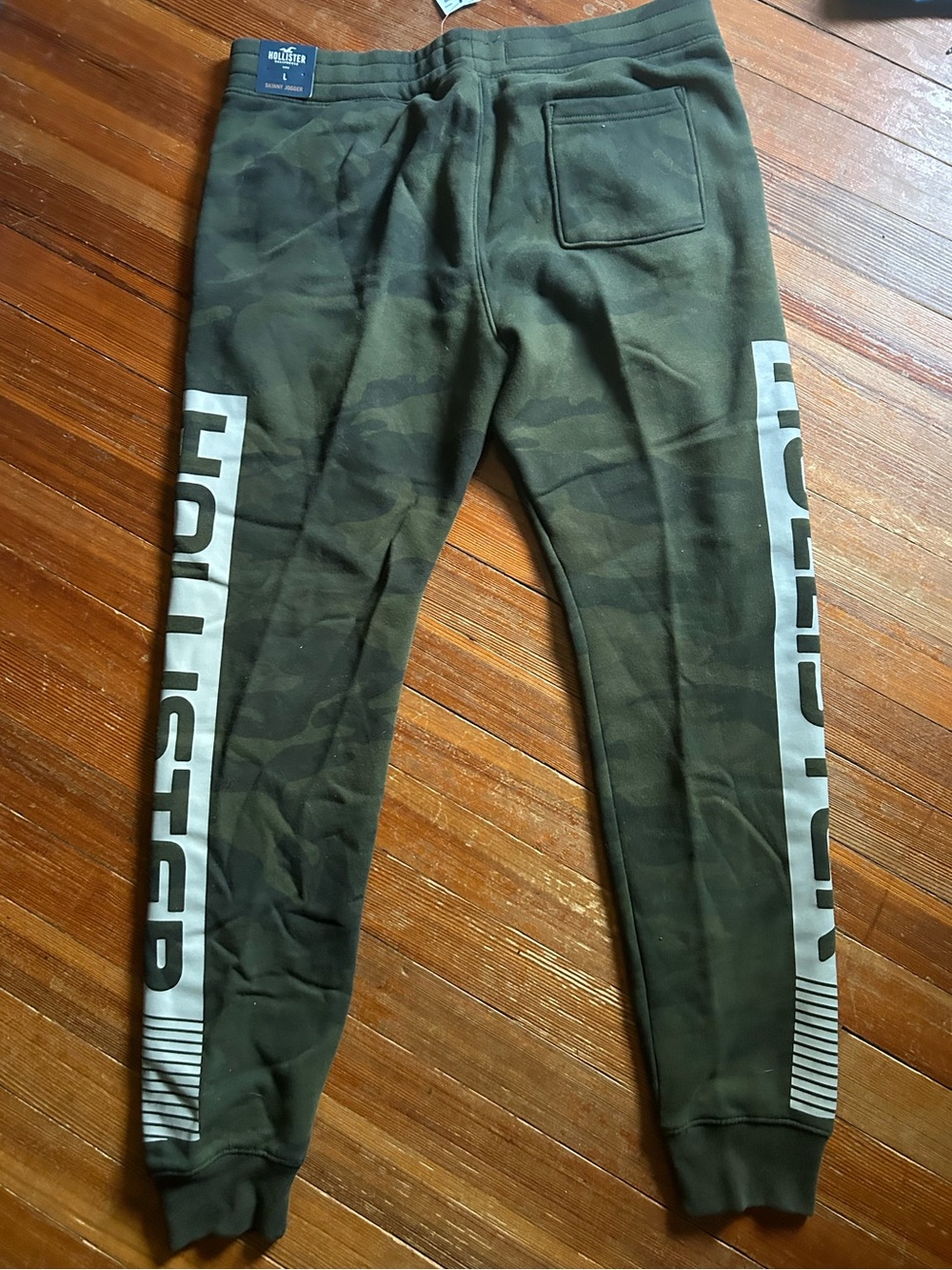 Hollister Olive Green Joggers
SIZE: LAGRE
BRAND NEW WITH TAGS - Picture 6 of 6